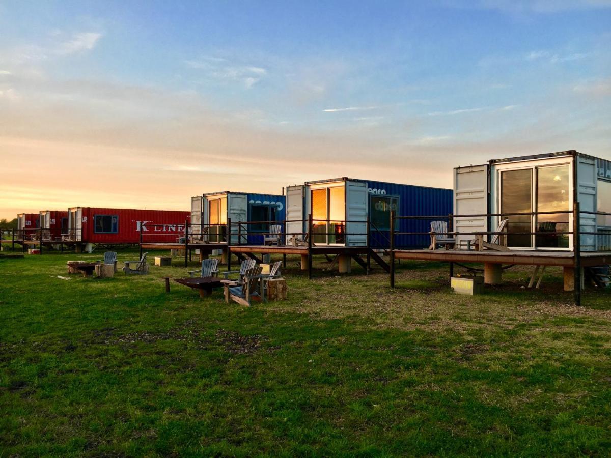 Round Top Flophouze Shipping Container Hotel מראה חיצוני תמונה