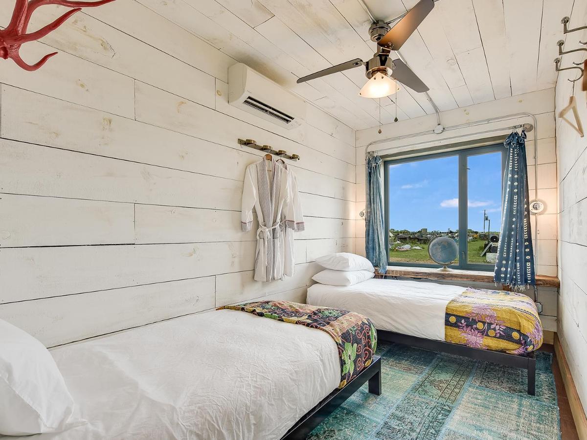 Round Top Flophouze Shipping Container Hotel מראה חיצוני תמונה