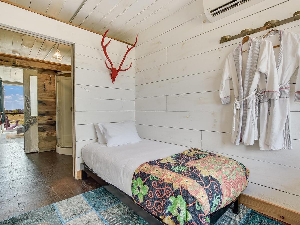 Round Top Flophouze Shipping Container Hotel מראה חיצוני תמונה