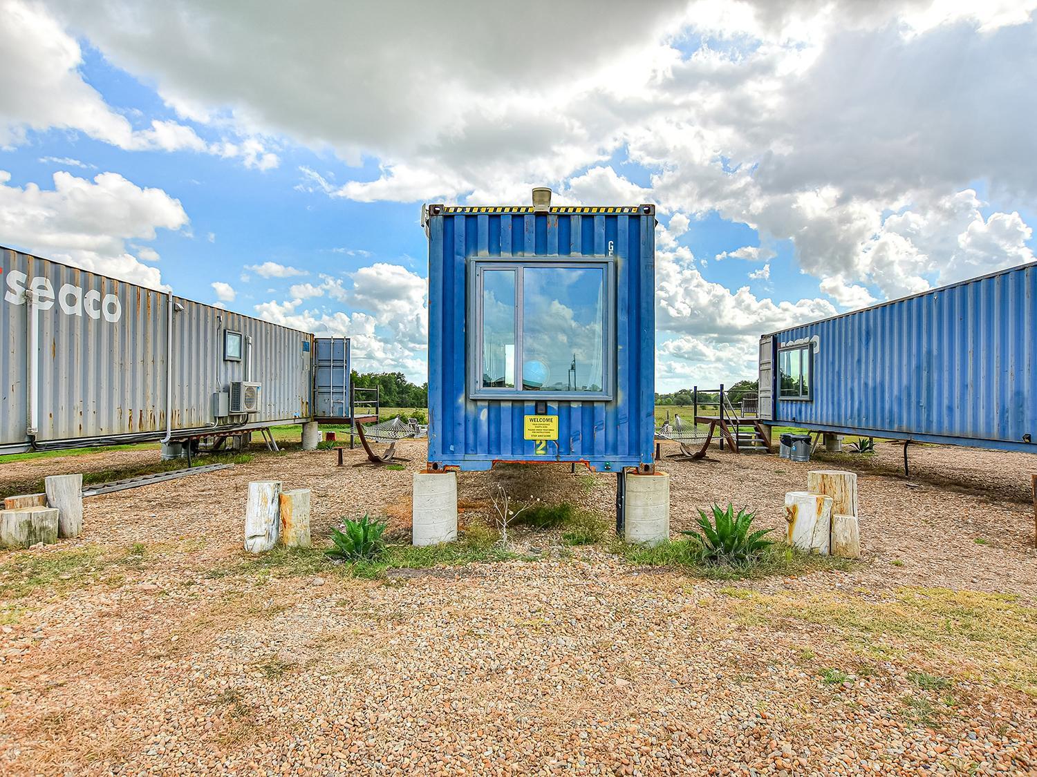 Round Top Flophouze Shipping Container Hotel מראה חיצוני תמונה